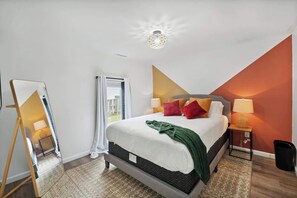 2 bedrooms, WiFi, bed sheets - Splash of Sunshine | 2 Bed 1 Bath (Lansing)