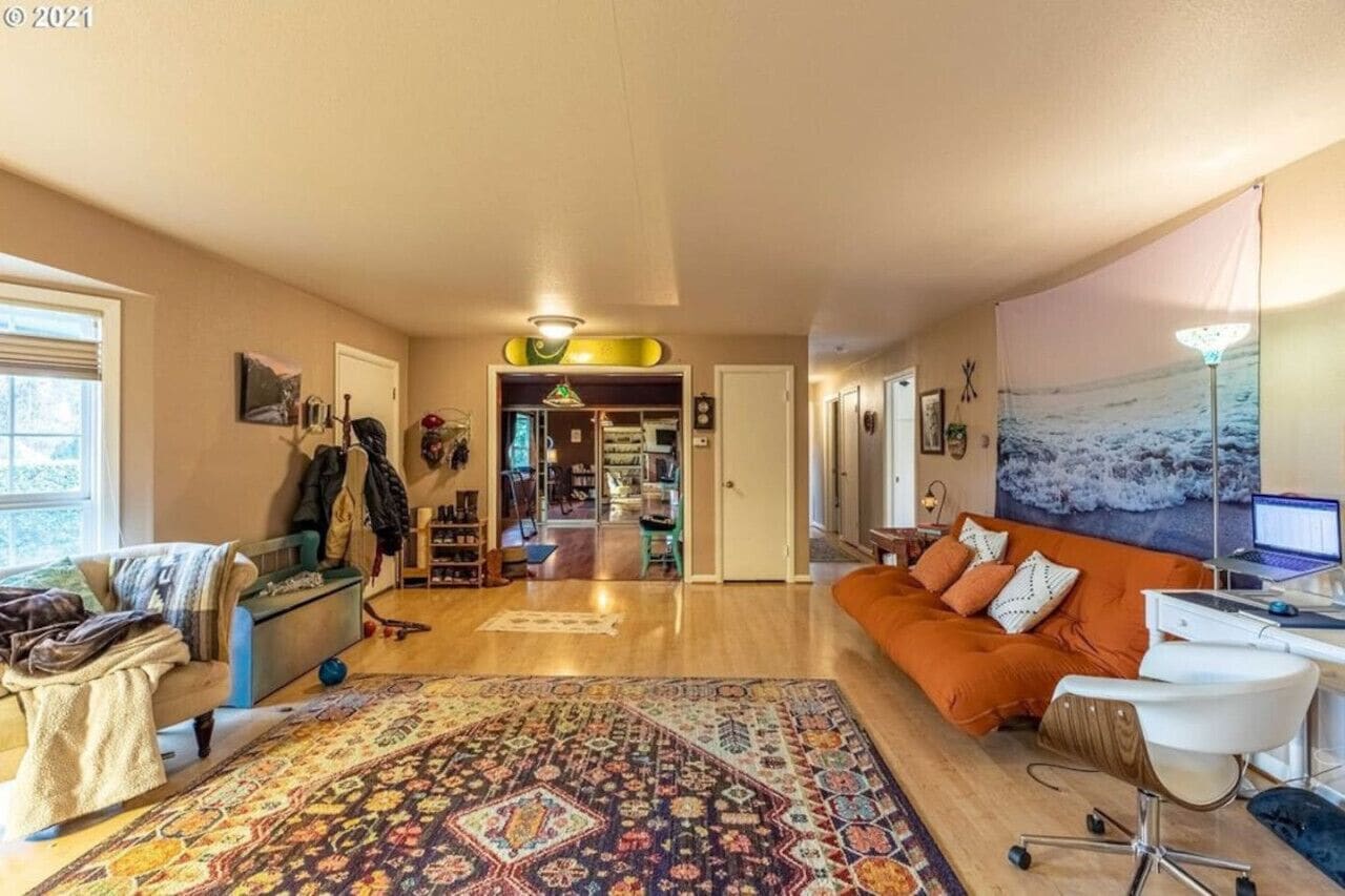 TV, fireplace, offices