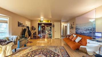 TV, fireplace, offices