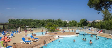 Een verwarmd zwembad