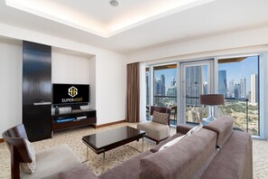 Departamento Confort | Área de sala de estar | Smart TV de 50 pulgadas con canales por cable y televisión 