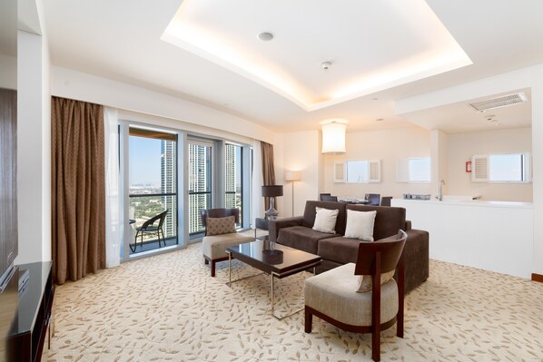 Comfort Apartment | Ruang tamu | 50 inci sebuah televisyen pintar dengan kabel, TV