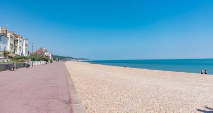 Bunny Cottage by Bloom Stays - sleeps 4 guests in 2 bedrooms