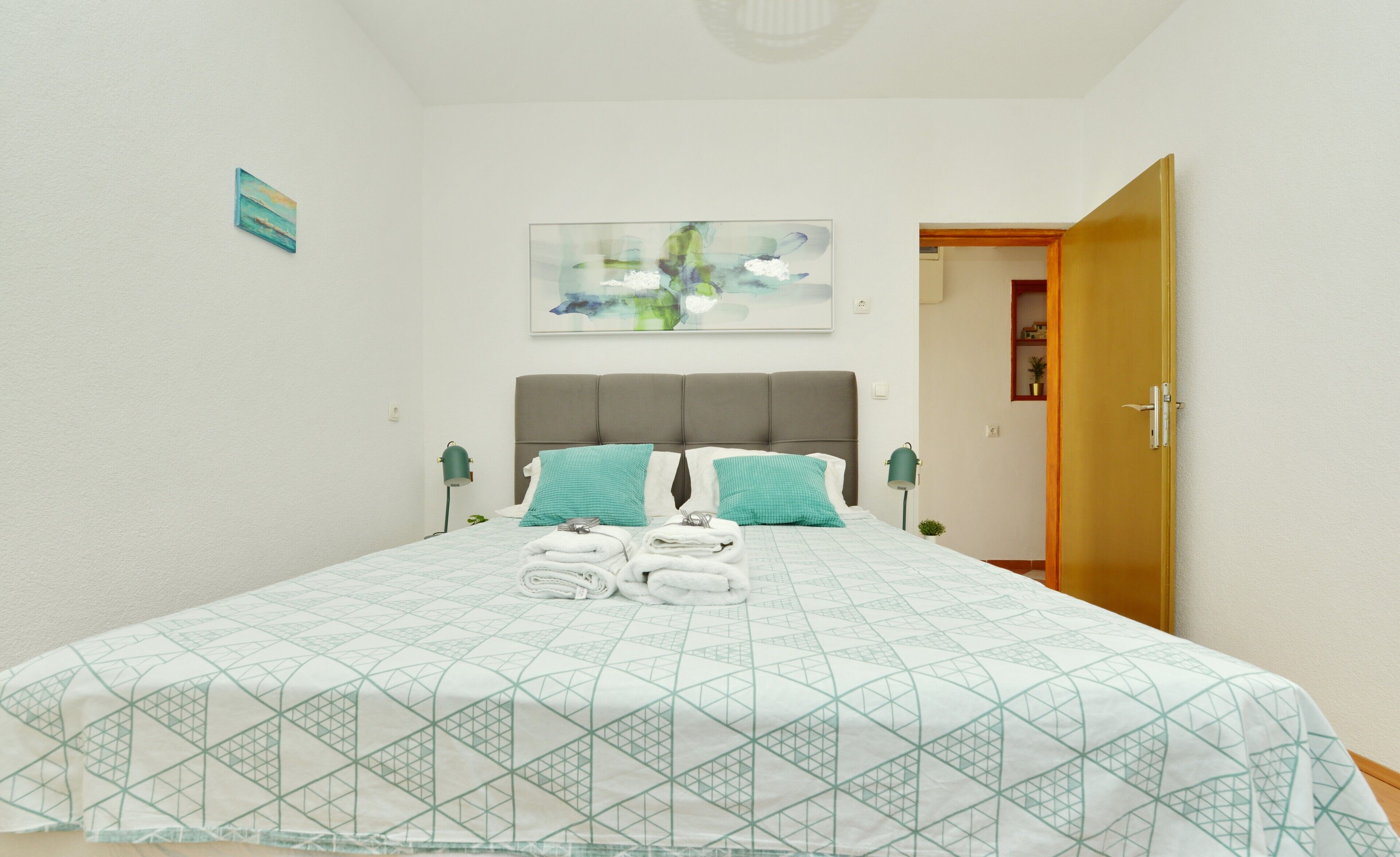 Apartemen | 3 kamar tidur, setrika/meja setrika, Wi-Fi gratis, dan seprai linen