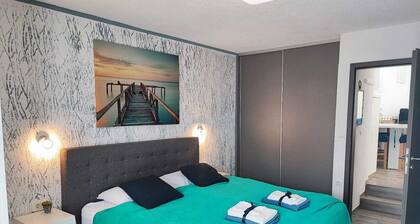 Pop Villa Sleeps 3 With Pool