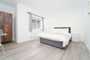 1 habitación y ropa de cama 