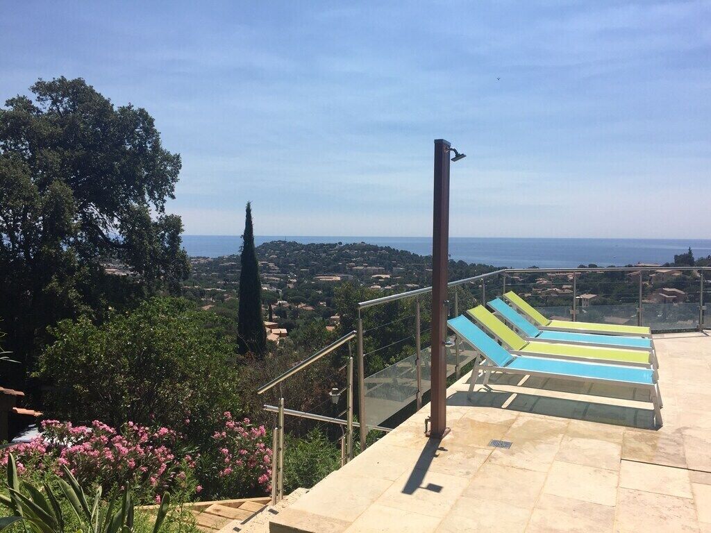 Villa with 150° panoramic sea view, heated infinity pool