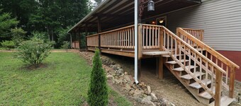 Cozy Tennessee Plateau home. Furnished outdoor living with 1G Wi-Fi