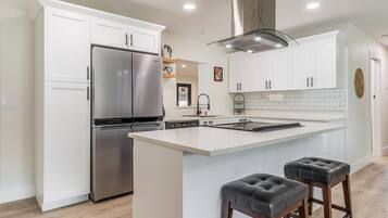 冰箱、微波炉、烤箱、炉灶