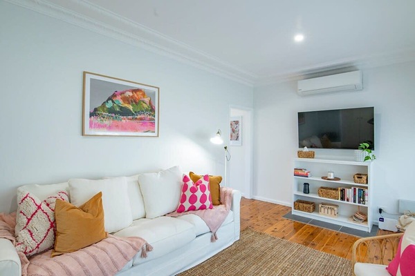 Cobbora Cottage - Sleek & Stylish, Near Hospital