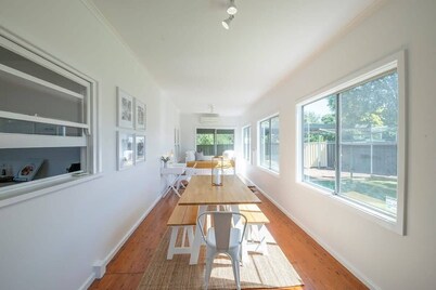 Cobbora Cottage - Sleek & Stylish, Near Hospital