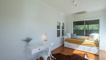3 bedrooms, desk, iron/ironing board, travel crib