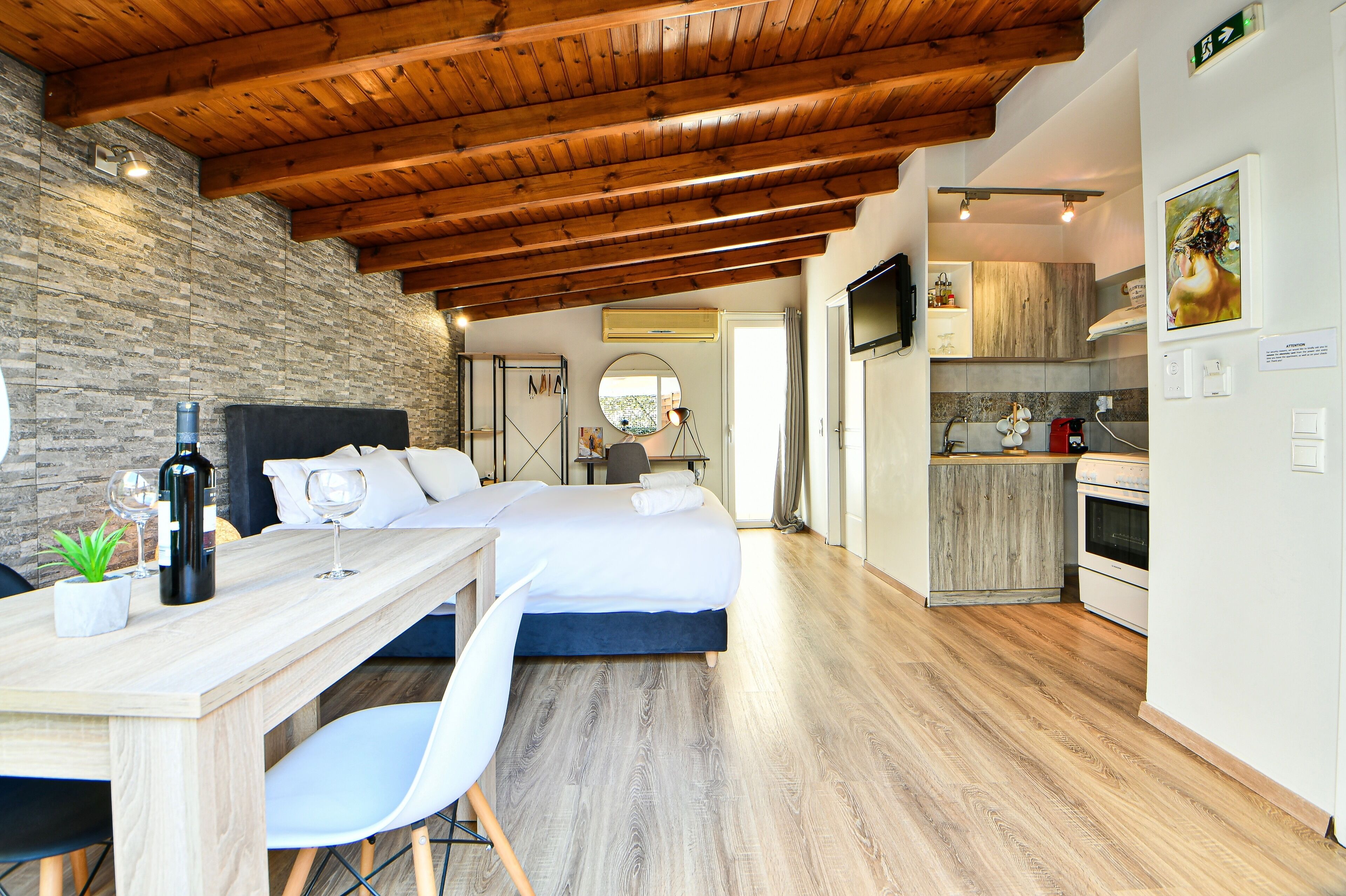 IQ Residences - Athens Way Studio Apt. 4