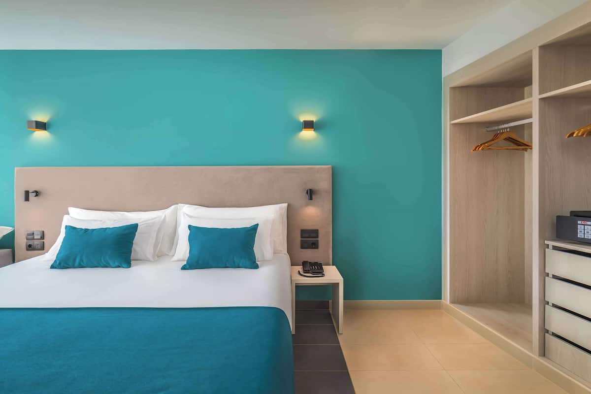 1 bedroom, in-room safe, individually furnished, desk