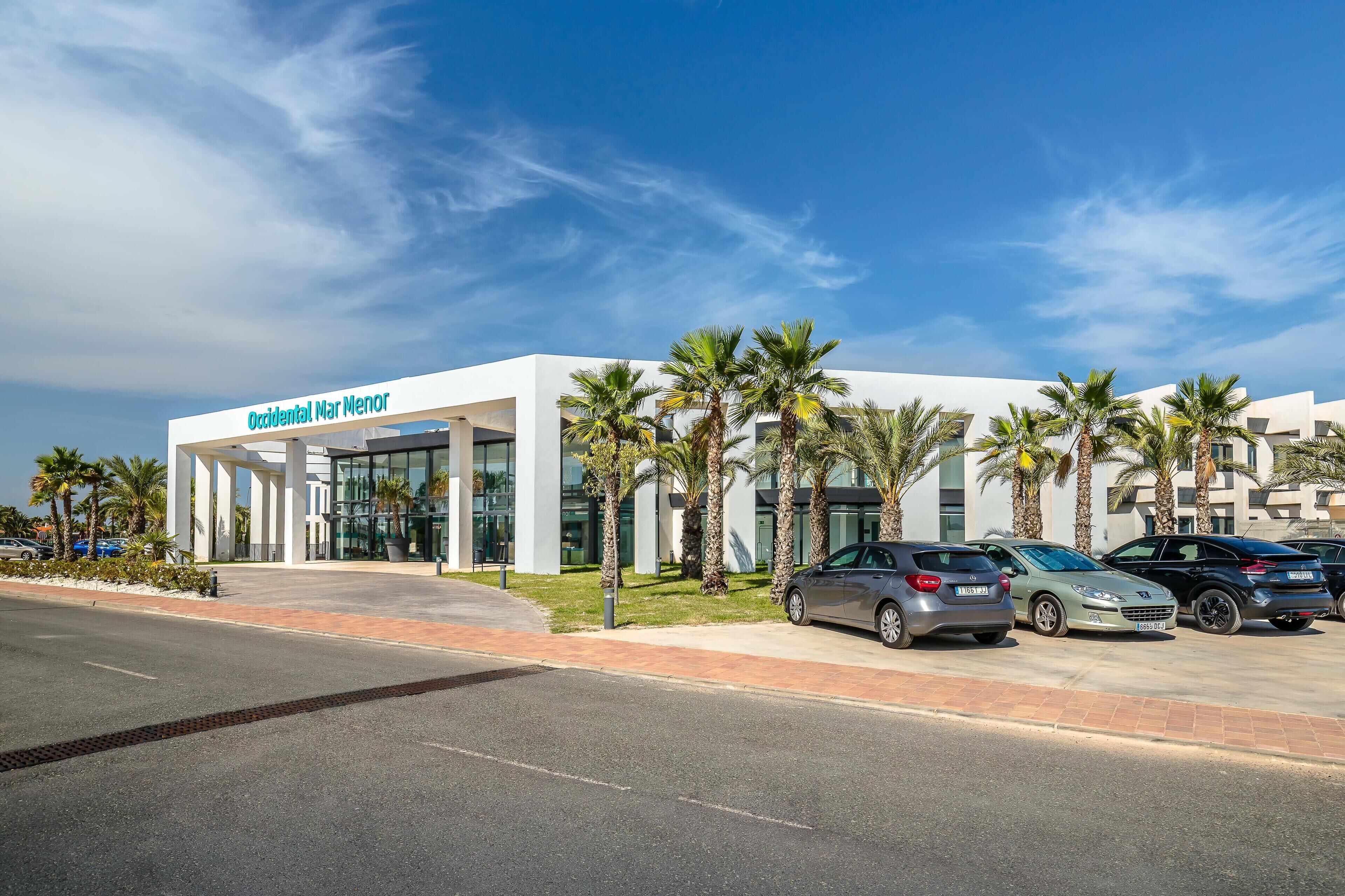 A modern building with a sign reading "Occidental Nar Menor."