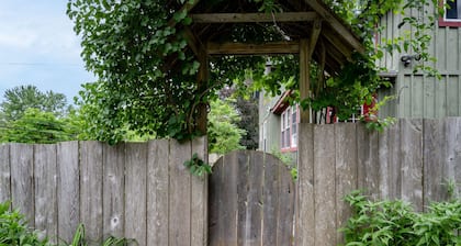 Minutes to Canandaigua Lake Boat Launch, Fireplace, Large Yard, Hiking