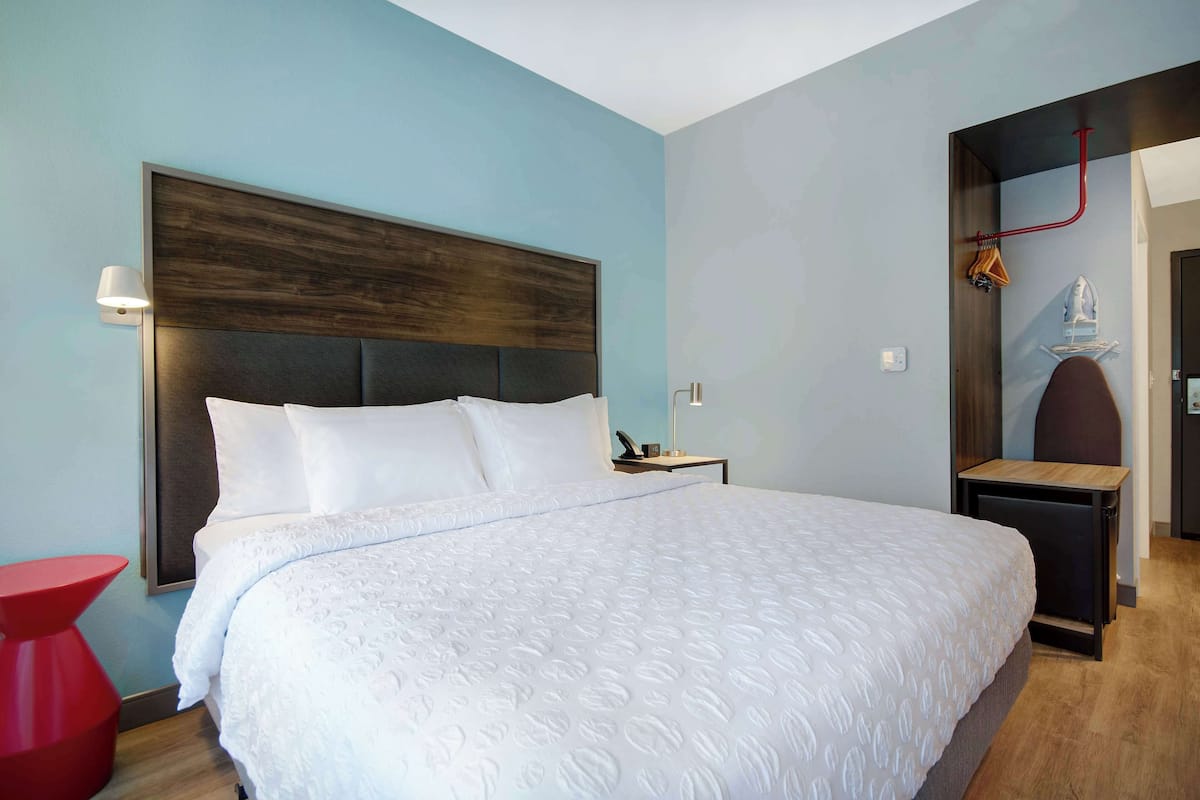 Room, 1 King Bed | Desk, blackout drapes, iron/ironing board, free WiFi