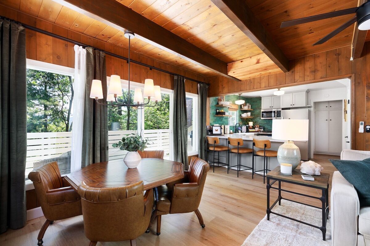 Charming Mountain Retreat- Monarch Lodge