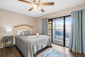 2 bedrooms, travel cot, free WiFi, bed sheets - Directly across the street from the Beach! (Panama City)