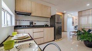 厨具/餐具、提供环保清洁产品、龙虾锅、调味品