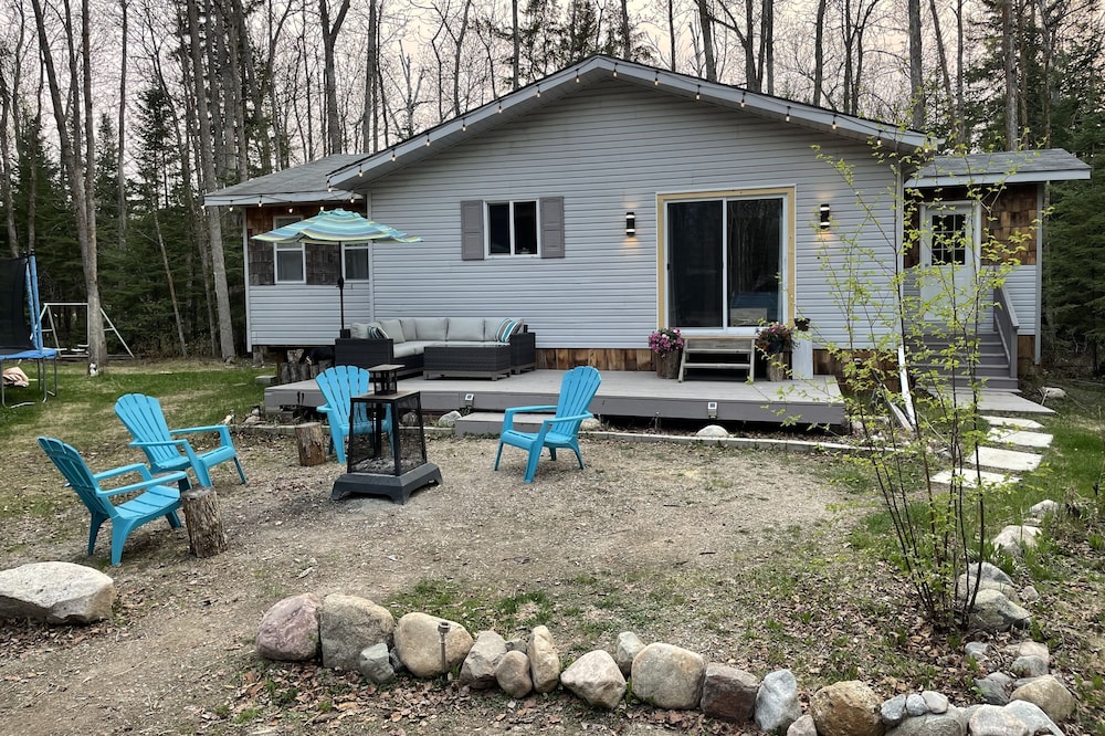 Albert Beach Cabin with Hot Tub - 5 min walk to beach