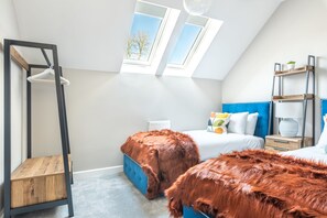 2 bedrooms, individually decorated, individually furnished - Elliot Oliver - Luxury Penthouse Apartment With Sea View (Torquay)