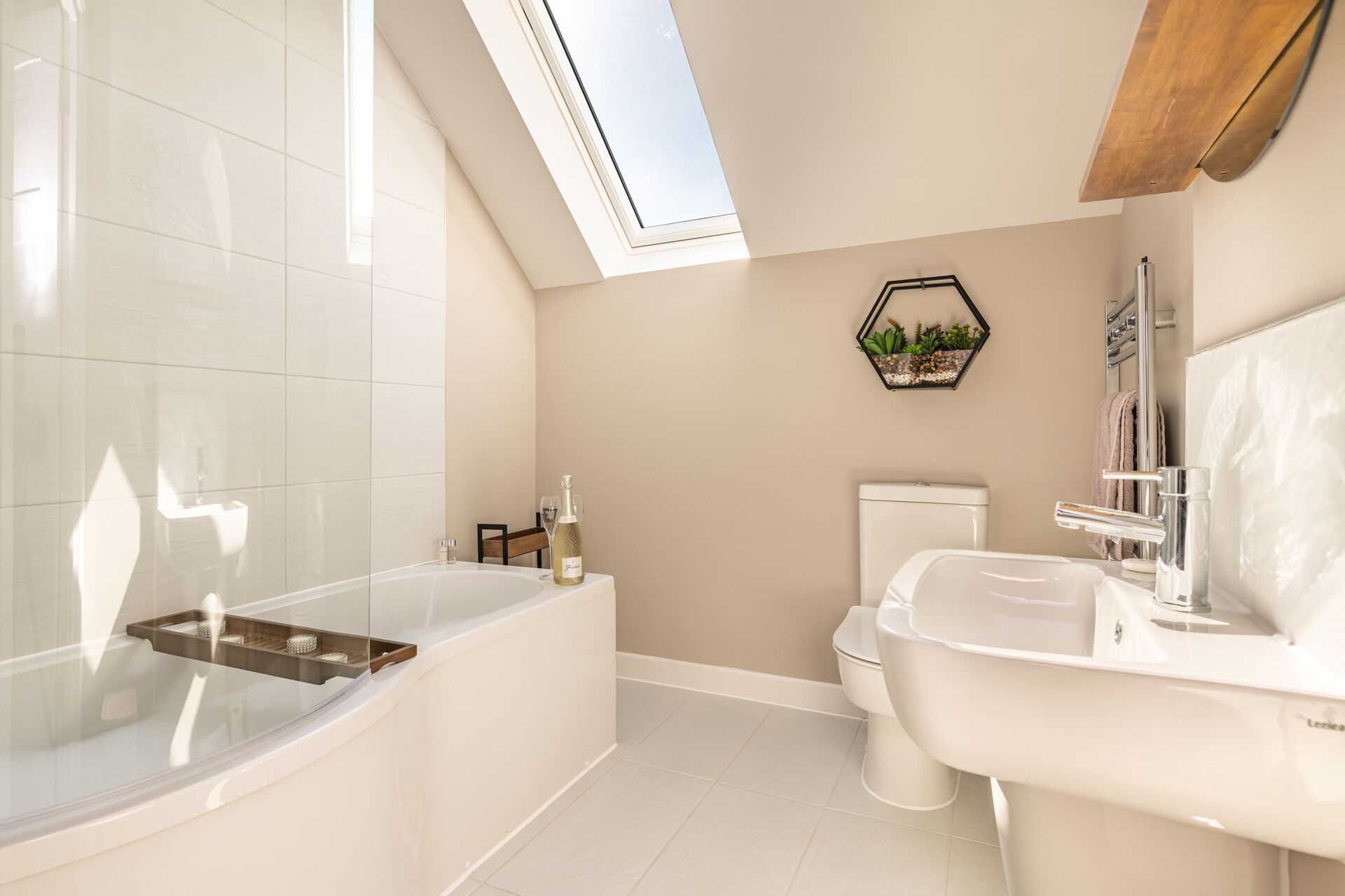 Elliot Oliver - Luxury Penthouse Apartment With Sea View