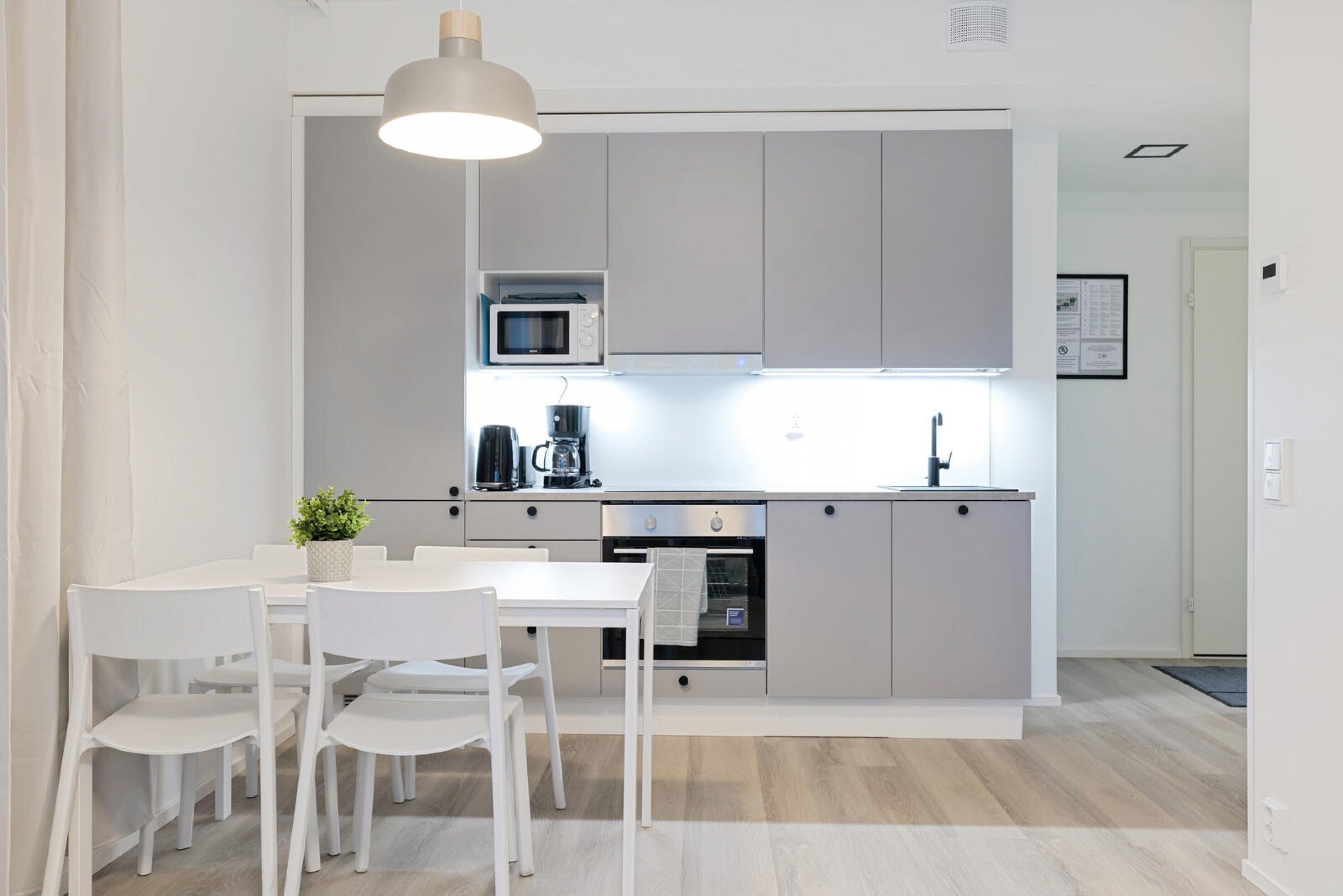 Apartamento standard | Cozinha privada | Geladeira, micro-ondas, fogão, cooktop