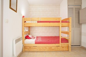 1 chambre, fer et planche à repasser, accès au Wi-Fi (inclus)