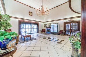 Lobby - Ark Suites By OYO Jonesboro I-555 (Jonesboro)