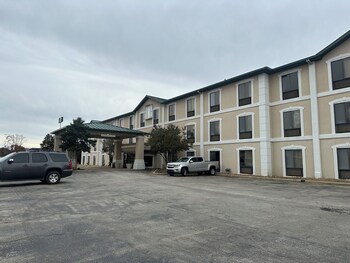 Ark Suites By OYO Jonesboro I-555