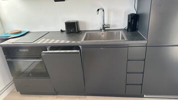 Apartemen | Dapur pribadi | Lemari es, microwave, oven, dan kompor