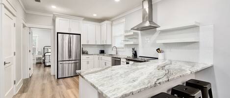 Réfrigérateur, micro-ondes, four, lave-vaisselle