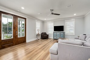 TV - Better Days|Private Deeded Beach|Private Pool (Destin)