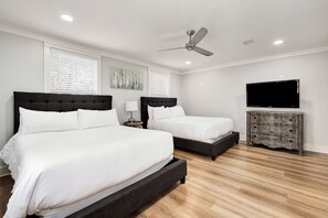 4 bedrooms, iron/ironing board, travel cot, Internet