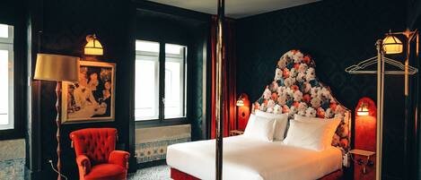 Minibar, cortinas blackout, wifi gratis y ropa de cama