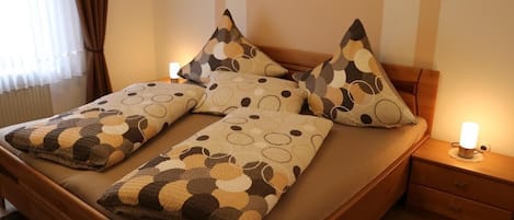 1 chambre, lit parapluie, Wi-Fi gratuit, draps fournis