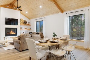 Dining - Bright and stylish home with modern amenities (Broken Bow)