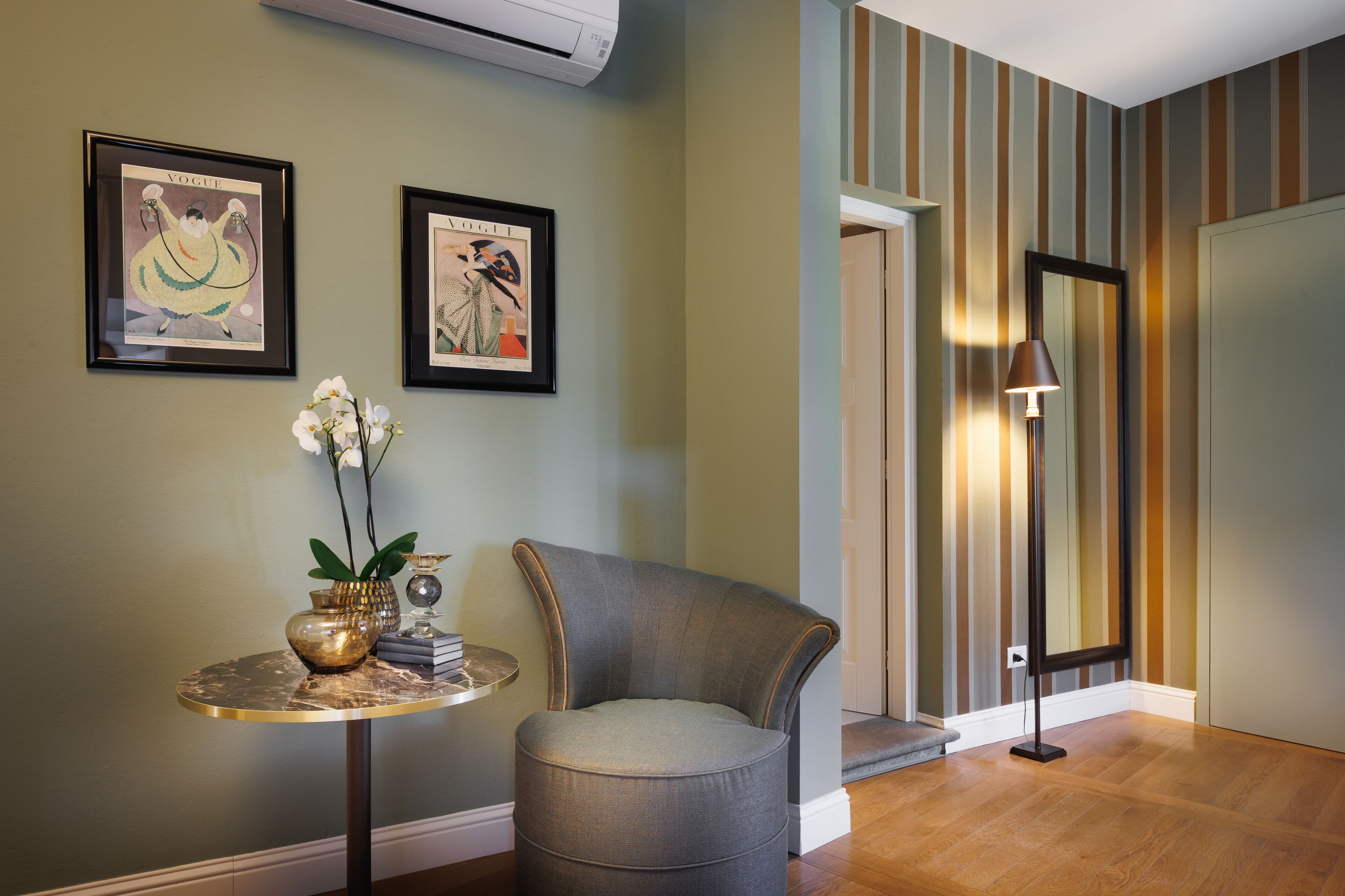 Habitación superior | Minibar, tabla de planchar con plancha, cunas y wifi gratis 