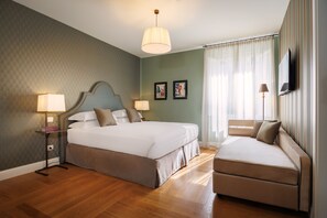 Deluxe Room | Minibar, iron/ironing board, cribs/infant beds, free WiFi - Maison Santa Croce (Florence)