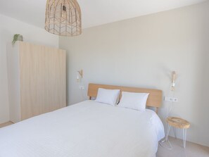 3 chambres, bureau, fer et planche à repasser, accès Internet