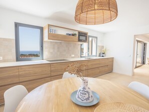 Dishwasher, coffee/tea maker, dining tables