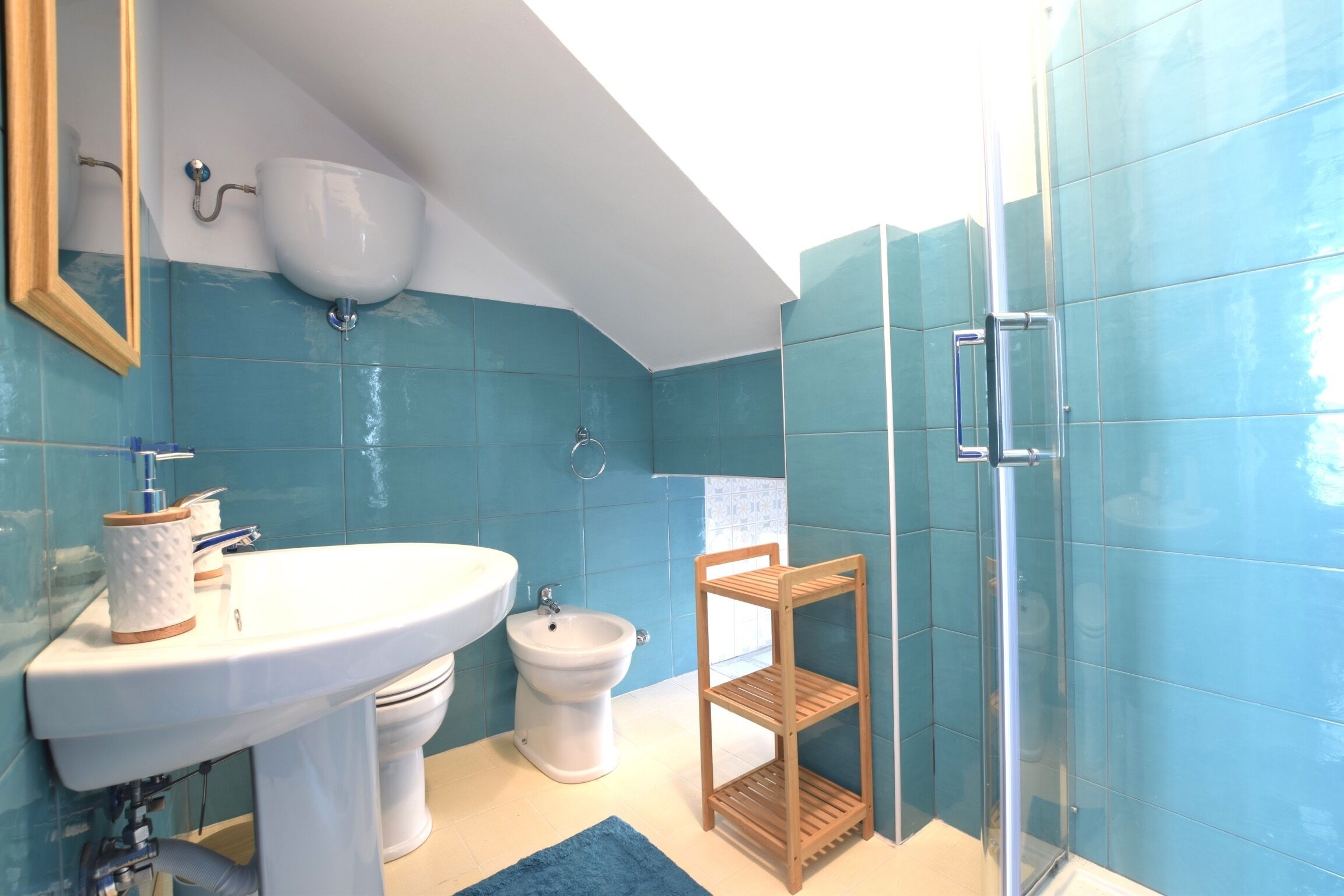 Doccia, asciugacapelli, bidet, asciugamani
