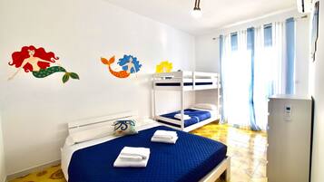 4 quartos, acesso à internet, roupa de cama