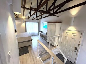 1 slaapkamer, een strijkplank/strijkijzer, gratis wifi, beddengoed