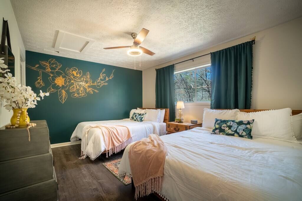 Upscale Helen Cabin on 1 Wooded Acre