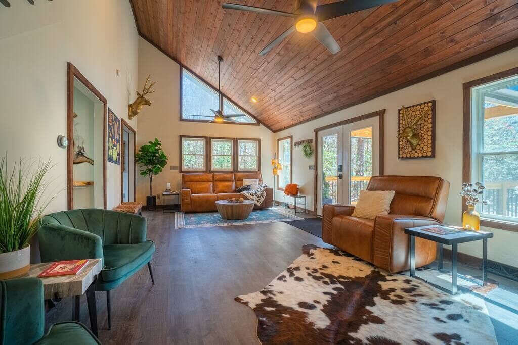 Upscale Helen Cabin on 1 Wooded Acre