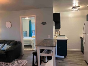 1 habitación, escritorio, tabla de planchar con plancha y wifi 