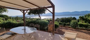 Outdoor dining - 5-minute walk from the beach: magnificent mini-villa with panoramic view (porto vecchio)