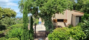 المنطقة المحيطة بالمنشأة